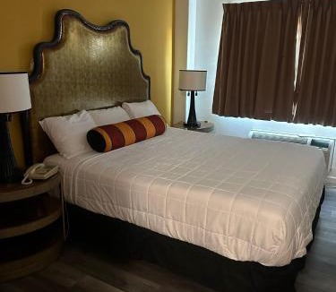 Bakersfield Hotel | Howard Johnson by Wyndham Bakersfield