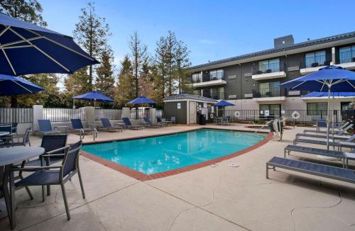 Northwest Anaheim Hotel | Howard Johnson by Wyndham Fullerton/Anaheim Conference Cntr