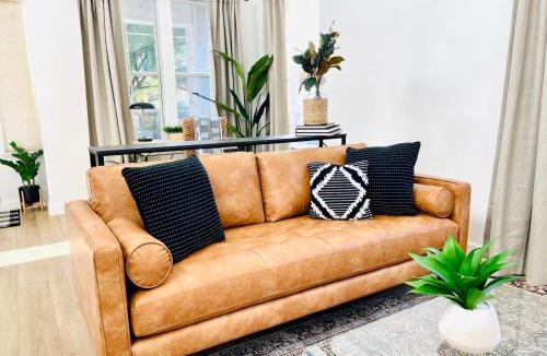 Folsom House | Huge Home near Old Folsom Pet & Family Friendly
