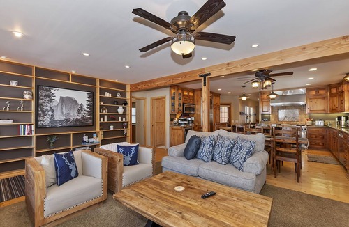 Big Bear Lake House | HUGE LAKE LODGE- 6BD,4BATH, 5 KING BEDROOMS! LAKE VIEWS - KAYAKS #5709