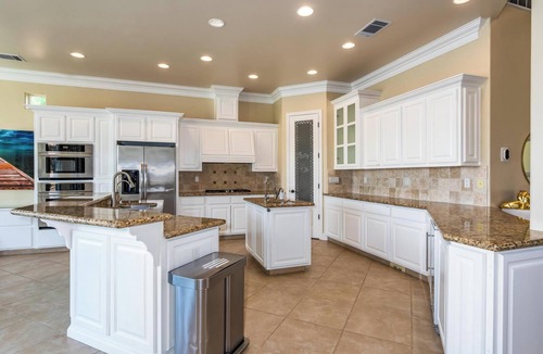 Clovis House | HUGE LAKEFRONT HOME . POOL. GARAGE . NATIONAL PARKS