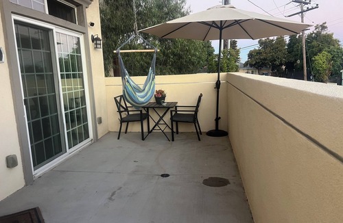 Rancho Dominguez Condo | Huge Spacious Room Perfect for Work or Travel near Sofi, LAX, Long Beach