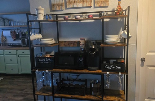 Twain Harte Apartment | Humans and fur babies welcome in this cozy studio with EV/Tesla charger.