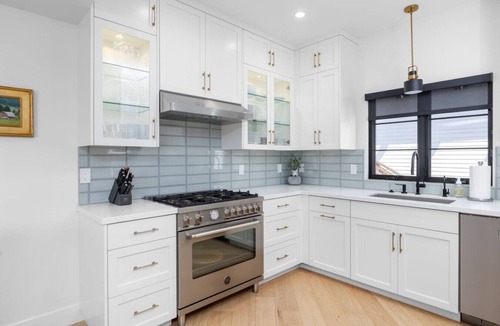 Avila Beach House | Hummingbird House — Private Rooftop Terrace, Panoramic Ocean & Pier Views, 2BR/2BA Luxury Home · Steps to Avila Beach · Fireplace · Gourmet Kitchen · Beach Gear & Bikes Included · Sleeps 5 · Managed by Solmaré Stays