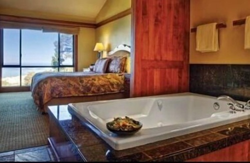 Carmel Highlands Apartment | Hyatt Highlands Inn - 3 Night Weekend for 2023 Pebble Beach Concours D'Elegance