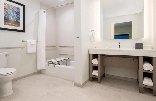 Clovis Hotel | Hyatt House Fresno/Campus Pointe