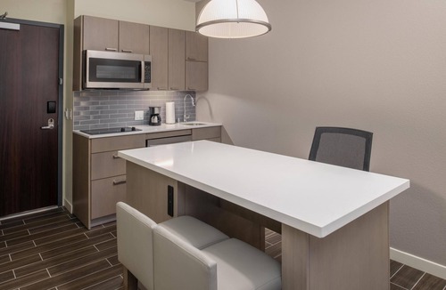 Clovis Hotel | Hyatt House Fresno Campus Pointe