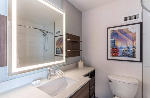 Emeryville Hotel | Ideal Mix of Comfort and Value! 3 Convenient Units, Pets Allowed, Onsite Parking