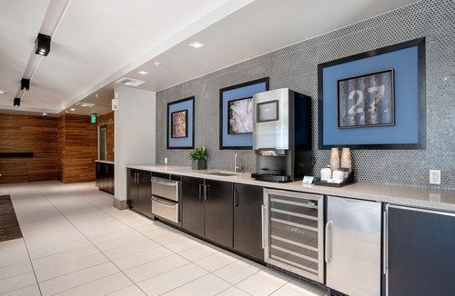 Centennial Apartment | Ideal Redwood City 2BR w/W/D, Pool, BBQ, walk to Caltrain, by Blueground