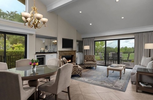 Napa Hotel | Ideal Vacay Spot w/3 Spacious Suites & Kitchen, Onsite Golf Course, Pool!