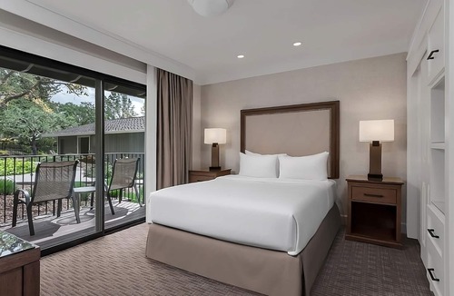Napa Hotel | Ideal Vacay Spot w/3 Spacious Suites & Kitchen, Onsite Golf Course, Pool!