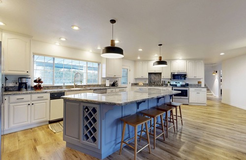 Vallecito House | Idyllic Gold Country Estate On Acreage, w/Private Pool & Close To Skiing