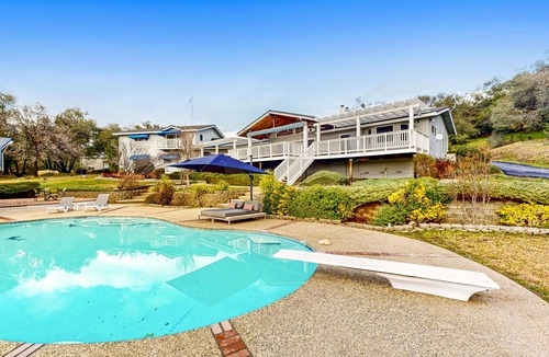 Vallecito House | Idyllic Gold Country Estate On Acreage, w/Private Pool & Close To Skiing