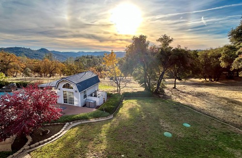 Vallecito House | Idyllic Gold Country Estate On Acreage, w/Private Pool & Close To Skiing