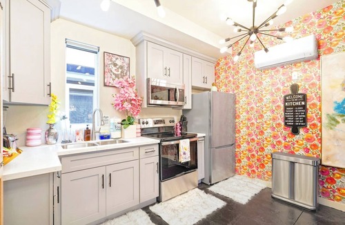 North Hills East House | II. Chic 4BR Home by Universal + Patio: Fifa SoFi