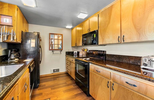 Graeagle Apartment | Impressive Mill Pond Views, Tasteful Upgrades, Redwood Deck