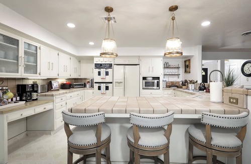 Bakersfield House | In the Desirable Upper La Cresta neighborhood, 3bedroom, 1minute walk to bluffs