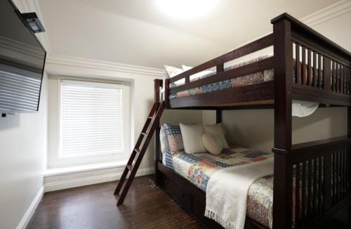 Hermosa Village House | Incredible 5 Bedroom, 4 Bath, Rock Pool & Jacuzzi Home, 1/2 Mile Walk To Disney