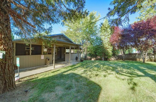 Weaverville House | Incredible group accommodations in converted barn in quaint Weaverville with AC