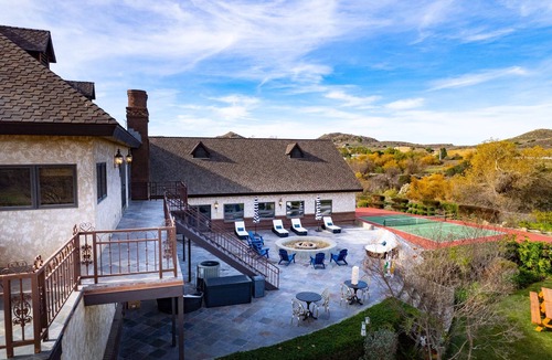 Perris House | Indoor Pool & Spa - Gym - Sauna - Pickleball Court