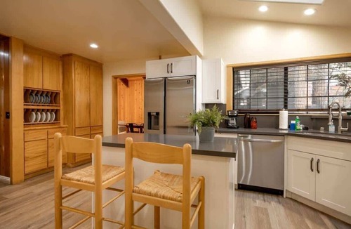 Summit Estates Cabin | Indoor Spa! Steps to Snow Summit. Fireplaces. BBQ