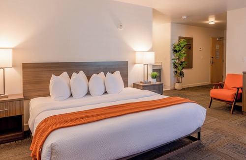Moss Landing Hotel | Inn At Moss Landing Point