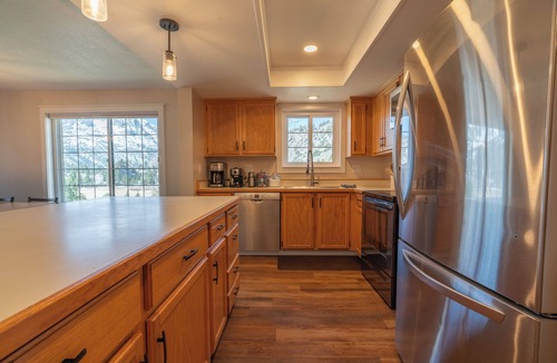 June Lake Condo | Interlaken #17 3 BEDROOM, 3 BATH, NEWLY REMODELED END UNIT, NOW WITH A EV CHARGING STATION!