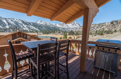 June Lake Condo | Interlaken #17 3 BEDROOM, 3 BATH, NEWLY REMODELED END UNIT, NOW WITH A EV CHARGING STATION!