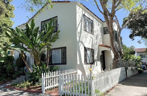 East Beach Apartment | Intimate retreat 1 block to beach with Cal king bed & bonus sleeping room