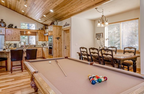 Tahoe Paradise House | Inviting spacious home with fireplace, deck, hot tub, full kitchen, & W&D