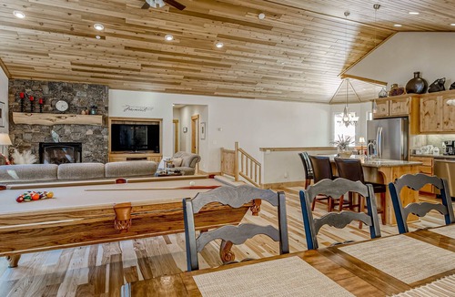 Tahoe Paradise House | Inviting spacious home with fireplace, deck, hot tub, full kitchen, & W&D