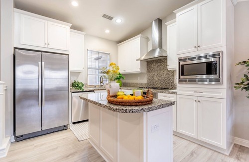 Cypress Village Condo | Irvine Oasis - Luxury 2BR Condo