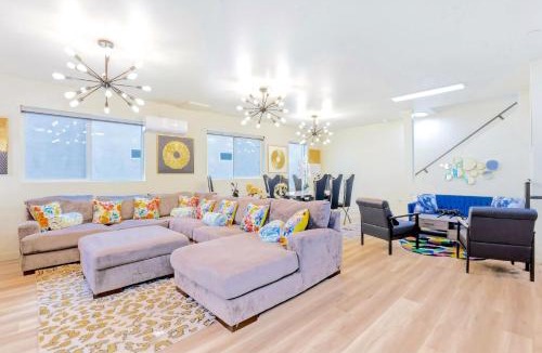 North Hills East House | J - Lovely 3BR Family Home by Universal with Private Parking, Patio, Grill & Games - FIFA World Cup SoFi