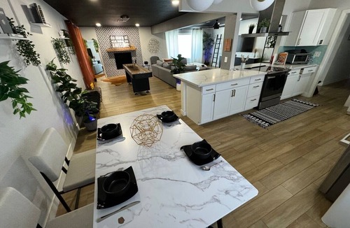 Winchester House | Jacuzzi Huge Yard Sleeps 8-10 Modern spacious layout 5 minutes to strip