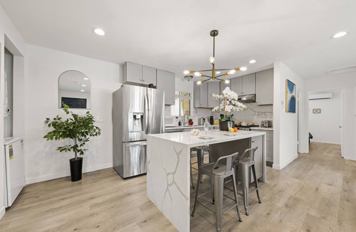 Mayflower Village House | Jie’s new Living Relaxing 3BR Home Big front lawn