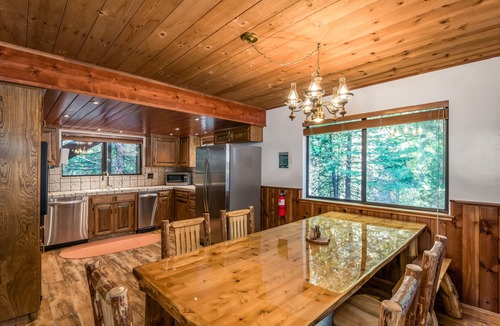 Fish Camp Cabin | Johnson's Firefall Lodge - 2 miles from Yosemite National Park!