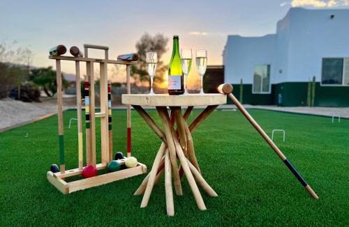 Joshua Tree Villa | Joshua Tree Country Club-Villa/Pool/Sport/Boulders