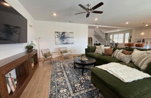 Visalia Villa | Joyhouse