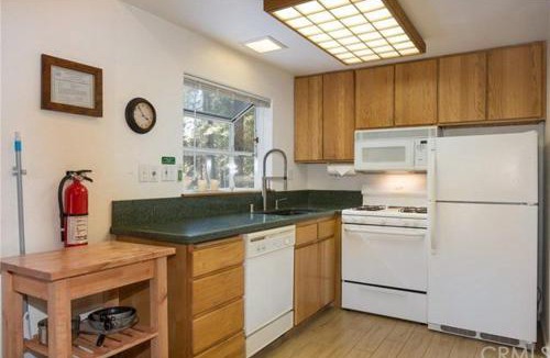 Yosemite West Apartment | Jumping Deer