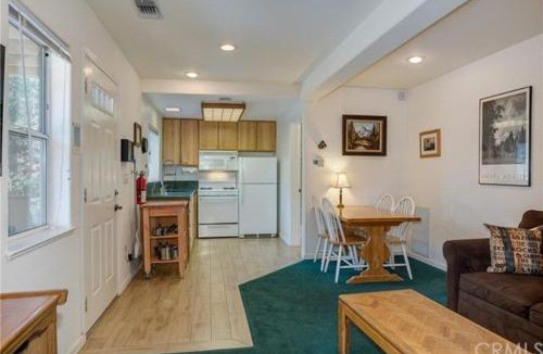Yosemite West Apartment | Jumping Deer