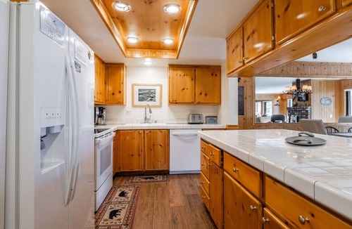 June Lake Condo | June Lake Interlaken 22 Cabin Decor