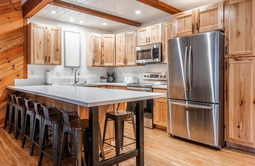 June Lake Condo | June Lake Sierra Suns 4 -Spacious