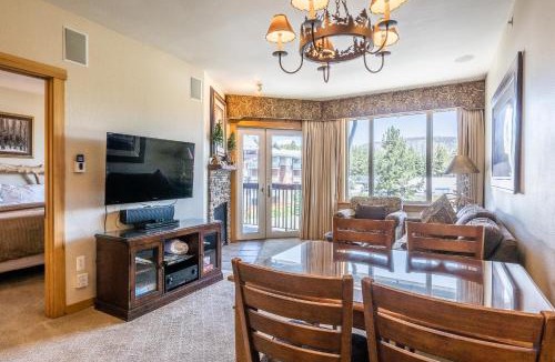 Mammoth Lakes House | Juniper Springs Lodge #413 - Luxury Ski in Ski out! 2 Bedroom