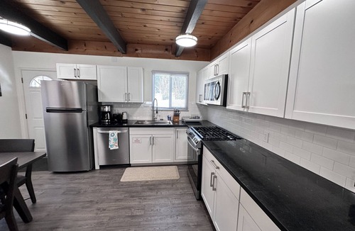 North Upper Truckee Ski Chalet | Just Remodeled Mountain View Chalet Near Heavenly and Lake