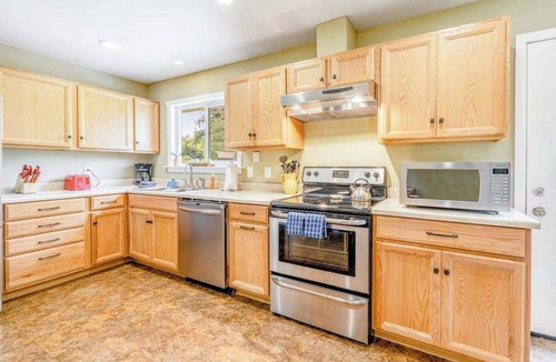 Kenwood House | Kenwood Home with Bocce Court, Dog Friendly