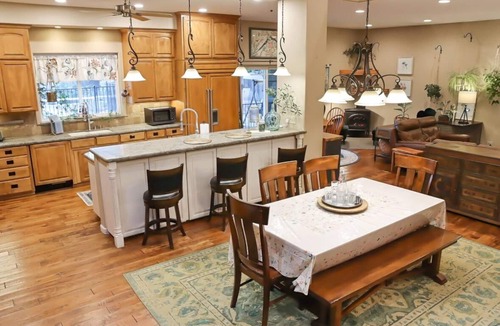 Visalia House | Kids' Paradise–Private Orchard House Near Sequoia