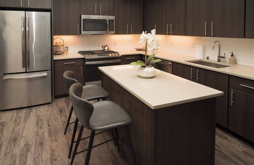 The Crossings Condo | KING BED - Modern FULLY FURNISHED Condo By Stanford & Google - Mountain View CAn