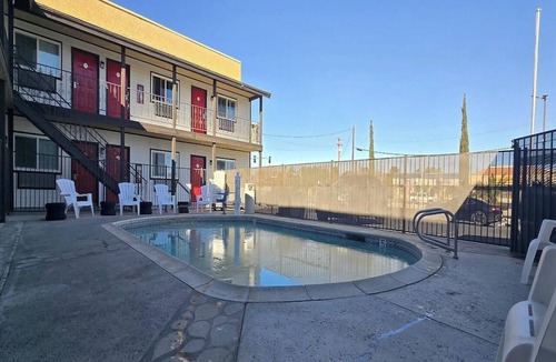 Victorville Apartment | King Bed|Smk|Victorville CA