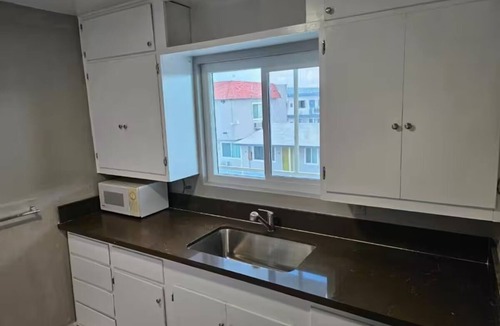 Ridgecrest Apartment | King Bed Studio w/Kitchenette Perfect for Guests Exploring Ridgecrest Region