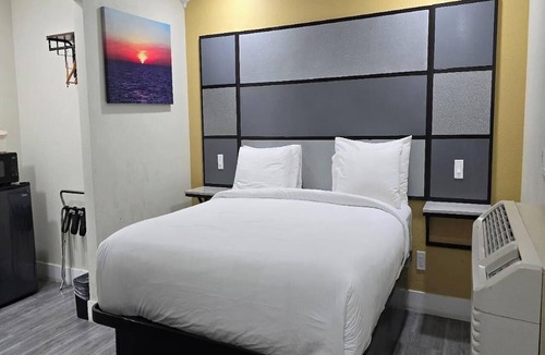 Victorville Apartment | King Bed|Walkin|Victorville